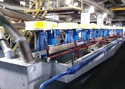 The works on installation of the first of the two flotation machines FPM-3,2KM (12 chamber) at the processing plant of JSC SUMZ UMMC-Holding are finished.