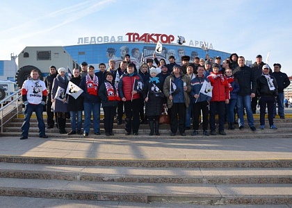 Болельщики «КМО» поддержали хоккейную команду «Трактор»